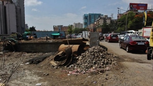 The project involves the construction of a 5-km flyover between Subhash Chowk and Badshahpur by the National Highways Authority of India (NHAI) for which the stretch has been barricaded.(HT Photo) The project involves the construction of a 5-km flyover between Subhash Chowk and Badshahpur by the National Highways Authority of India (NHAI) for which the stretch has been barricaded.(HT Photo)