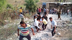 Six people were killed and around 39 injured when a bus they were travelling in fell into a gorge in Jharkhand.(ANI photo) Six people were killed and around 39 injured when a bus they were travelling in fell into a gorge in Jharkhand.(ANI photo)