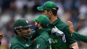 Pakistan's Imam-ul-Haq (C/R) celebrates with teammates.(AFP)