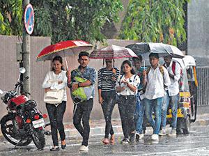 For Mumbai, the average June rainfall is usually 493.1mm, but so far, there has been only 165.9mm rain.(Satyabrata Tripathy/HT Photo) For Mumbai, the average June rainfall is usually 493.1mm, but so far, there has been only 165.9mm rain.(Satyabrata Tripathy/HT Photo)