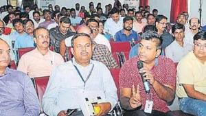 JSPCB member secretary Rajiv Lochan Baxi interacts with delegates in Ranchi on Tuesday.(DIWAKAR PRASAD/ HT PHOTO) JSPCB member secretary Rajiv Lochan Baxi interacts with delegates in Ranchi on Tuesday.(DIWAKAR PRASAD/ HT PHOTO)