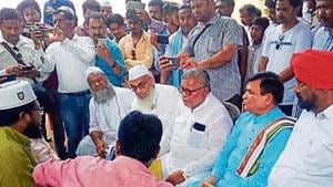 Members of state minorities commission meet victim’s family members at Kadamdiha village on Tuesday.(MANOJ KUMAR/ HT PHOTO) Members of state minorities commission meet victim’s family members at Kadamdiha village on Tuesday.(MANOJ KUMAR/ HT PHOTO)