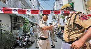 Police team investigates the house where an elderly couple along with their domestic help were found murdered, at Vasant Apartments, in Vasant Vihar(Burhaan Kinu / Hindustan Times) Police team investigates the house where an elderly couple along with their domestic help were found murdered, at Vasant Apartments, in Vasant Vihar(Burhaan Kinu / Hindustan Times)