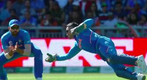 MS Dhoni takes a stunning catch(Screengrab)