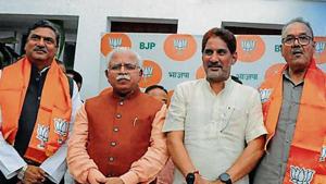 INLD’s MLA Zakir Hussain, INLD MLA Parminder Dhull and JJP Rohtak president Dharampal Makroli have joined BJP.(HTPhotos) INLD’s MLA Zakir Hussain, INLD MLA Parminder Dhull and JJP Rohtak president Dharampal Makroli have joined BJP.(HTPhotos)