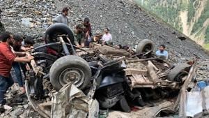 A police officer, who spoke on condition of anonymity, said that prima facie investigations revealed that the vehicle had old worn-out tyres and that it was given fitness certificate last year.(HT Photo) A police officer, who spoke on condition of anonymity, said that prima facie investigations revealed that the vehicle had old worn-out tyres and that it was given fitness certificate last year.(HT Photo)