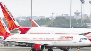 Air India’s Mumbai-Newark flight lands at London Stansted Airport after bomb threat, tweets airline.(HT File) Air India’s Mumbai-Newark flight lands at London Stansted Airport after bomb threat, tweets airline.(HT File)