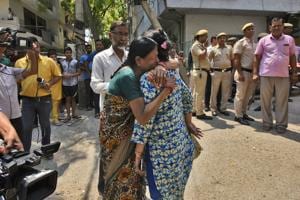 The daughter (R) of an elderly couple who were found murdered along with their domestic help at their house, is comforted by a relative, at Vasant Apartments, in Vasant Vihar.(Burhaan Kinu/HT PHOTO) The daughter (R) of an elderly couple who were found murdered along with their domestic help at their house, is comforted by a relative, at Vasant Apartments, in Vasant Vihar.(Burhaan Kinu/HT PHOTO)