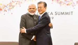 Prime Minister Narendra Modi on Friday met South Korean President Moon Jae-in and discussed ways to enhance trade, economic and people-to-people relations.(MEA/Twitter) Prime Minister Narendra Modi on Friday met South Korean President Moon Jae-in and discussed ways to enhance trade, economic and people-to-people relations.(MEA/Twitter)