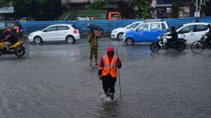 Water logging at Gandhi Market King Circle.(HT Photo/Vijayanand Gupta) Water logging at Gandhi Market King Circle.(HT Photo/Vijayanand Gupta)