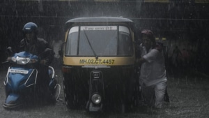 In another incident in Andheri, a 60-year old woman Kashima Yudiyar, was electrocuted near the RTO office and declared dead on admission to a hospital.(Santosh Harhare/ HT Photo) In another incident in Andheri, a 60-year old woman Kashima Yudiyar, was electrocuted near the RTO office and declared dead on admission to a hospital.(Santosh Harhare/ HT Photo)
