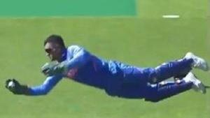 MS Dhoni takes a catch to dismiss Carlos Brathwaite(Screenshot/ ICC Twitter) MS Dhoni takes a catch to dismiss Carlos Brathwaite(Screenshot/ ICC Twitter)