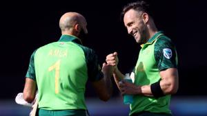 South Africa's Hashim Amla and Faf du Plessis celebrate.(Reuters)