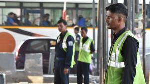Employees at the Kherki Daula toll plaza, in Gurugram.(Yogesh Kumar/ HT Photo) Employees at the Kherki Daula toll plaza, in Gurugram.(Yogesh Kumar/ HT Photo)