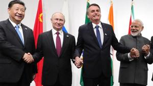 PM Narendra Modi met Russian President Vladimir Putin and Chinese President Xi Jinping here and discussed key issues including counter-terrorism and climate change.(AFP) PM Narendra Modi met Russian President Vladimir Putin and Chinese President Xi Jinping here and discussed key issues including counter-terrorism and climate change.(AFP)