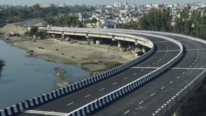 The deadline was set by deputy chief minister Keshav Maurya during a meeting with PWD and UP State Bridge Corporation officials. Kukrail Flyover was inaugurated by union minister Rajnath Singh on March 7.(Subhankar Chakraborty/HT PHOTO) The deadline was set by deputy chief minister Keshav Maurya during a meeting with PWD and UP State Bridge Corporation officials. Kukrail Flyover was inaugurated by union minister Rajnath Singh on March 7.(Subhankar Chakraborty/HT PHOTO)