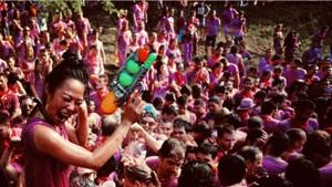 Participants throw wine over each other until the 70,000 liters of free wine run out.(Instagram/@book_and_bottle) Participants throw wine over each other until the 70,000 liters of free wine run out.(Instagram/@book_and_bottle)