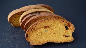 Union Health Minister Dr Harsh Vardhan has ordered a ban on the sale of biscuits in his ministry and in the departmental meetings and also asked the department to provide healthy food such as roasted channa, almonds, dates and walnuts.(HT File) Union Health Minister Dr Harsh Vardhan has ordered a ban on the sale of biscuits in his ministry and in the departmental meetings and also asked the department to provide healthy food such as roasted channa, almonds, dates and walnuts.(HT File)