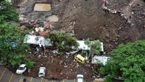 Retaining wall of Alcon Stylus housing society in Kondhwa area of Pune city collapsed post-midnight Saturday on labourers’ shanties set up at an adjacent under construction site.(PTI image) Retaining wall of Alcon Stylus housing society in Kondhwa area of Pune city collapsed post-midnight Saturday on labourers’ shanties set up at an adjacent under construction site.(PTI image)