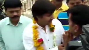 The Bhopal-based court of additional sessions judge Suresh Singh on Saturday granted bail to the MLA, who is son of BJP general secretary Kailash Vijayvargiya.(ANI/Twitter) The Bhopal-based court of additional sessions judge Suresh Singh on Saturday granted bail to the MLA, who is son of BJP general secretary Kailash Vijayvargiya.(ANI/Twitter)