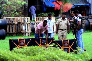 A police team along with the bomb detection and disposal squad (BDDS) had reached the spot and found a three-inch thick cement block which had four wires attached to an analogue clock inside the box.(Bachchan Kumar/ Hindustan Times) A police team along with the bomb detection and disposal squad (BDDS) had reached the spot and found a three-inch thick cement block which had four wires attached to an analogue clock inside the box.(Bachchan Kumar/ Hindustan Times)
