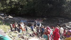 This is the second major road accident in the state since Thursday when 11 students were killed when their speeding bus fell into a ravine while they were on their way for a picnic in Shopian district.(HT Photo)