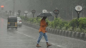 The national highway connecting Mumbai to Surat was under water on some stretches, causing traffic snarls. Several trains between Mumbai and Surat were also running late Monday.(HT Photo) The national highway connecting Mumbai to Surat was under water on some stretches, causing traffic snarls. Several trains between Mumbai and Surat were also running late Monday.(HT Photo)