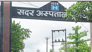 The Purnia Sadar hospital is struggling to treat patients due to insufficient staff and facilities.(HT Photo) The Purnia Sadar hospital is struggling to treat patients due to insufficient staff and facilities.(HT Photo)