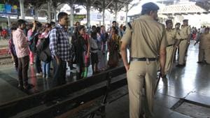 With more than 400 record criminal arrests, the Government Railway Police claim they have been successful in curtailing robberies on Mumbai local trains.(HT FIle Photo) With more than 400 record criminal arrests, the Government Railway Police claim they have been successful in curtailing robberies on Mumbai local trains.(HT FIle Photo)
