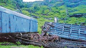 Fifteen bogies of the train derailed between Katraj and Lonavla, specifically in the ghat between Jambrung-Thakurwadi.(ANI Photo) Fifteen bogies of the train derailed between Katraj and Lonavla, specifically in the ghat between Jambrung-Thakurwadi.(ANI Photo)