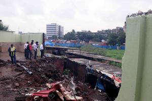 Three died in wall collapse of National Urdu School near Durgadi fort in Kalyan of Thane district, Maharashtra.(Photo: Rishikesh Choudhary/ Hindustan Times) Three died in wall collapse of National Urdu School near Durgadi fort in Kalyan of Thane district, Maharashtra.(Photo: Rishikesh Choudhary/ Hindustan Times)
