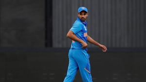 India’s Bhuvneshwar Kumar walks off after suffering an injury against Pakistan(Action Images via Reuters) India’s Bhuvneshwar Kumar walks off after suffering an injury against Pakistan(Action Images via Reuters)