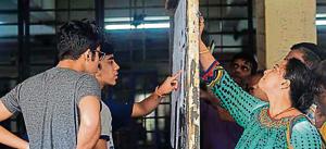 ICGSE students and their parents are concerned that they may not get admissions for FYJC without their original Class 10 marksheets.(HT Photo) ICGSE students and their parents are concerned that they may not get admissions for FYJC without their original Class 10 marksheets.(HT Photo)
