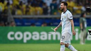 Argentina's Lionel Messi leaves the field during half-time of the Copa America football tournament semi-final match against Brazil at the Mineirao Stadium in Belo Horizonte, Brazil, on July 2, 2019(AFP) Argentina's Lionel Messi leaves the field during half-time of the Copa America football tournament semi-final match against Brazil at the Mineirao Stadium in Belo Horizonte, Brazil, on July 2, 2019(AFP)