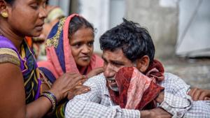 Relatives mourn the death of their deceased relatives at Sassoon hospital in Pune on Tuesday.(Sanket Wankhade/HT PHOTO) Relatives mourn the death of their deceased relatives at Sassoon hospital in Pune on Tuesday.(Sanket Wankhade/HT PHOTO)