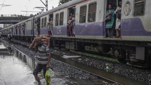 Central Railway resumed its local train services in Mumbai fully on Tuesday after more than 46 hours.(Bloomberg Photo) Central Railway resumed its local train services in Mumbai fully on Tuesday after more than 46 hours.(Bloomberg Photo)