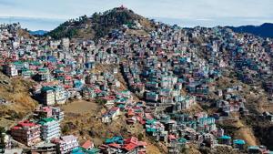 Haphazard construction and traffic congestion are Shimla’s two main problems.(HT Photo) Haphazard construction and traffic congestion are Shimla’s two main problems.(HT Photo)