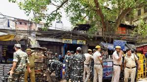 CRPF jawans and Delhi Police personnel stand near Durga temple, at Lal Kuan Bazaar, Hauz Qazi area, in New Delhi, India, on Wednesday, July 3, 2019. All markets opened after a parking row between two people on Sunday night turned communal. (Photo by Sonu Mehta/ Hindustan Times) CRPF jawans and Delhi Police personnel stand near Durga temple, at Lal Kuan Bazaar, Hauz Qazi area, in New Delhi, India, on Wednesday, July 3, 2019. All markets opened after a parking row between two people on Sunday night turned communal. (Photo by Sonu Mehta/ Hindustan Times)