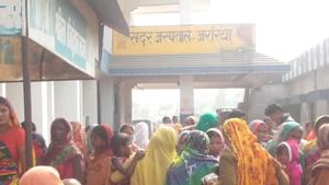 Around 500 to 600 patients visit the OPD of Araria Sadar hospital daily and 100 patients at the emergency ward.(HT Photo) Around 500 to 600 patients visit the OPD of Araria Sadar hospital daily and 100 patients at the emergency ward.(HT Photo)