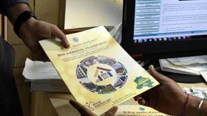 The Delhi Development Authority (DDA) is planning to hold draw of lots for the allotment of 18,000 flats, located in Narela and Vasant Kunj, in mid-July.(Sonu Mehta/HT PHOTO) The Delhi Development Authority (DDA) is planning to hold draw of lots for the allotment of 18,000 flats, located in Narela and Vasant Kunj, in mid-July.(Sonu Mehta/HT PHOTO)