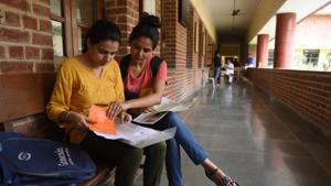 Students fill their admission forms for the new academic session as Delhi University released its second cut off list, at Miranda House, in New Delhi, India, on Thursday(Sanchit Khanna/HT PHOTO) Students fill their admission forms for the new academic session as Delhi University released its second cut off list, at Miranda House, in New Delhi, India, on Thursday(Sanchit Khanna/HT PHOTO)