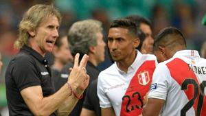 Peru's coach, Argentine Ricardo Gareca, gives instructions to Peru's Christofer Gonzales (C) and Edison Flores.(AFP) Peru's coach, Argentine Ricardo Gareca, gives instructions to Peru's Christofer Gonzales (C) and Edison Flores.(AFP)