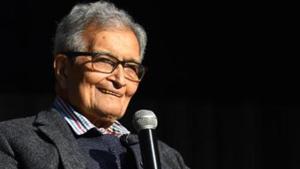 Economist Amartya Sen, speaking at an event in Jadavpur University, said unlike ‘Maa Durga’, the ‘Jai Shri Ram’ slogan is not associated with the Bengali culture and is used as a “pretext to beat up people”.(Amal KS/HT PHOTO) Economist Amartya Sen, speaking at an event in Jadavpur University, said unlike ‘Maa Durga’, the ‘Jai Shri Ram’ slogan is not associated with the Bengali culture and is used as a “pretext to beat up people”.(Amal KS/HT PHOTO)