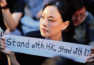 A woman holds a placard during a gathering of Hong Kong mothers to show their support for the city's young pro-democracy protesters in Hong Kong, China, July 5, 2019(REUTERS) A woman holds a placard during a gathering of Hong Kong mothers to show their support for the city's young pro-democracy protesters in Hong Kong, China, July 5, 2019(REUTERS)