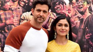 Indian Bollywood actors Hrithik Roshan (L) and Mrunal Thakur (R) pose during the promotion of the upcoming Hindi film Super 30, based on the life of mathematician Anand Kumar.(AFP) Indian Bollywood actors Hrithik Roshan (L) and Mrunal Thakur (R) pose during the promotion of the upcoming Hindi film Super 30, based on the life of mathematician Anand Kumar.(AFP)