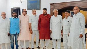 The inductees with Bihar CM Nitish Kumar(HT Photo) The inductees with Bihar CM Nitish Kumar(HT Photo)