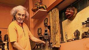 Even with its peeling walls and creaking doors, sexagenarians BN Aryan and Subhashini Aryan have turned their house into an art haven .(Parveen kumar/HT) Even with its peeling walls and creaking doors, sexagenarians BN Aryan and Subhashini Aryan have turned their house into an art haven .(Parveen kumar/HT)