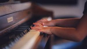 The researchers found the predictive relationships between music education and academic achievement were more pronounced for those who took instrumental music rather than vocal music.(Unsplash) The researchers found the predictive relationships between music education and academic achievement were more pronounced for those who took instrumental music rather than vocal music.(Unsplash)