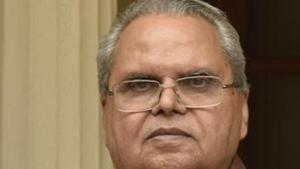 The civilian vehicle movement is being restricted between Nashri and Qazigund in Ramban district. Jammu and Kashmir governor Satya Pal Malik asked citizens to bear with the highway restrictions.(Sanjeev Verma/HT PHOTO) The civilian vehicle movement is being restricted between Nashri and Qazigund in Ramban district. Jammu and Kashmir governor Satya Pal Malik asked citizens to bear with the highway restrictions.(Sanjeev Verma/HT PHOTO)