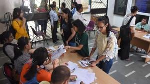 The Delhi University Students’ Union (DUSU) on Sunday announced a scholarship to help 50 students from the Economically Weaker Section (EWS) category.(Sanchit Khanna/HT file) The Delhi University Students’ Union (DUSU) on Sunday announced a scholarship to help 50 students from the Economically Weaker Section (EWS) category.(Sanchit Khanna/HT file)